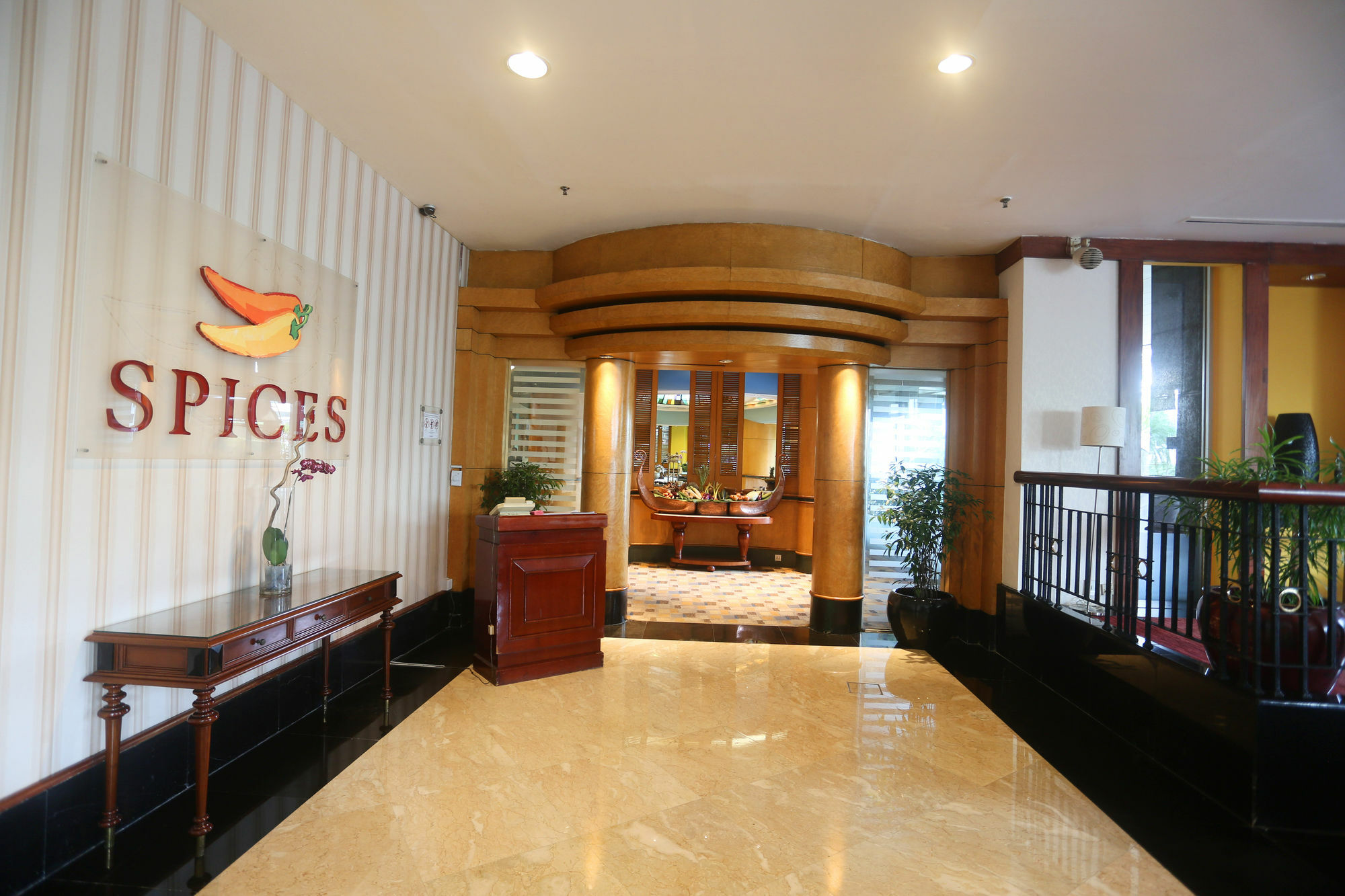 Lumire Hotel & Convention Centre Джакарта Екстериор снимка